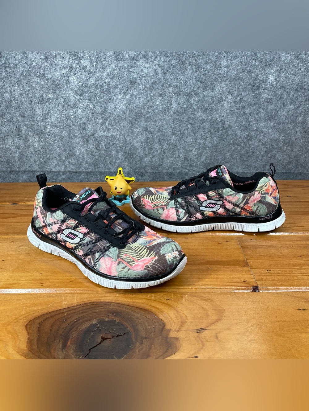 Skechers Flex Appeal Womens 7.5 Black Pink Floral Flamingo Memory Foam Sneakers